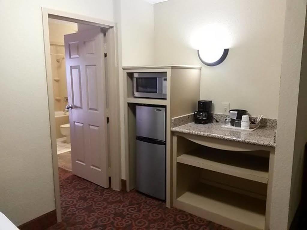 Governors Suites Hotel Oklahoma City Airport Area Екстериор снимка